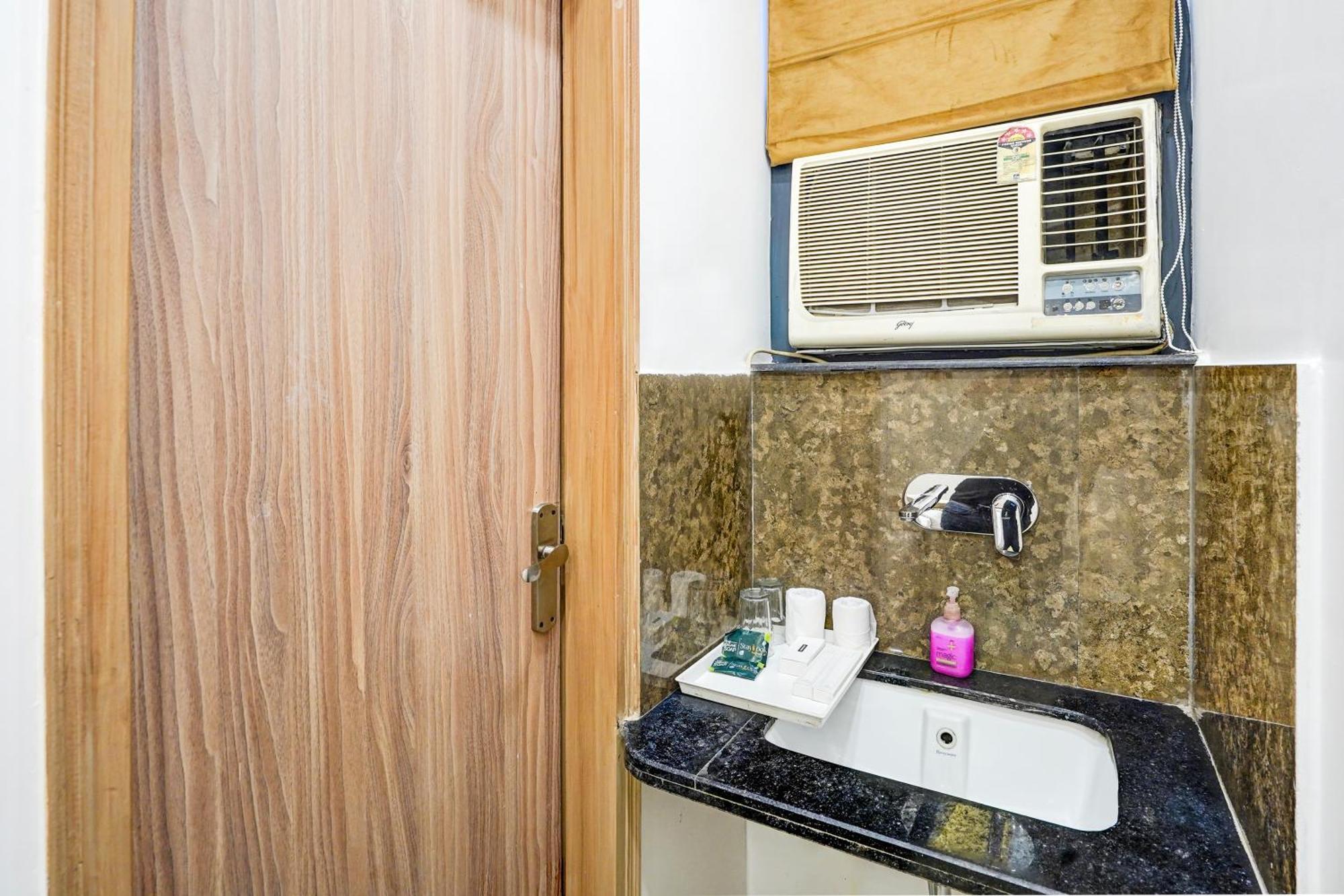 Hotel Jai Balaji, Paharganj, New Delhi Railway Station المظهر الخارجي الصورة